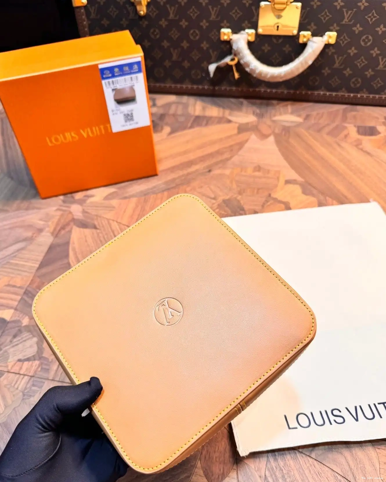 YELLOW SQUARE JEWELRY LV BOX CUSTOM 0608